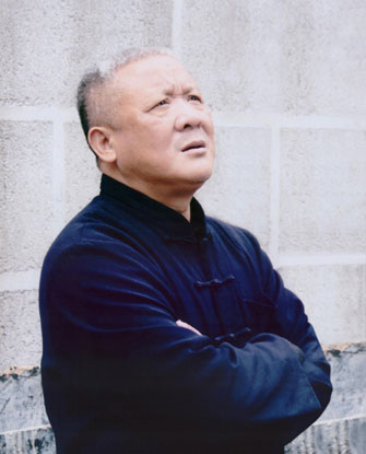 何家安