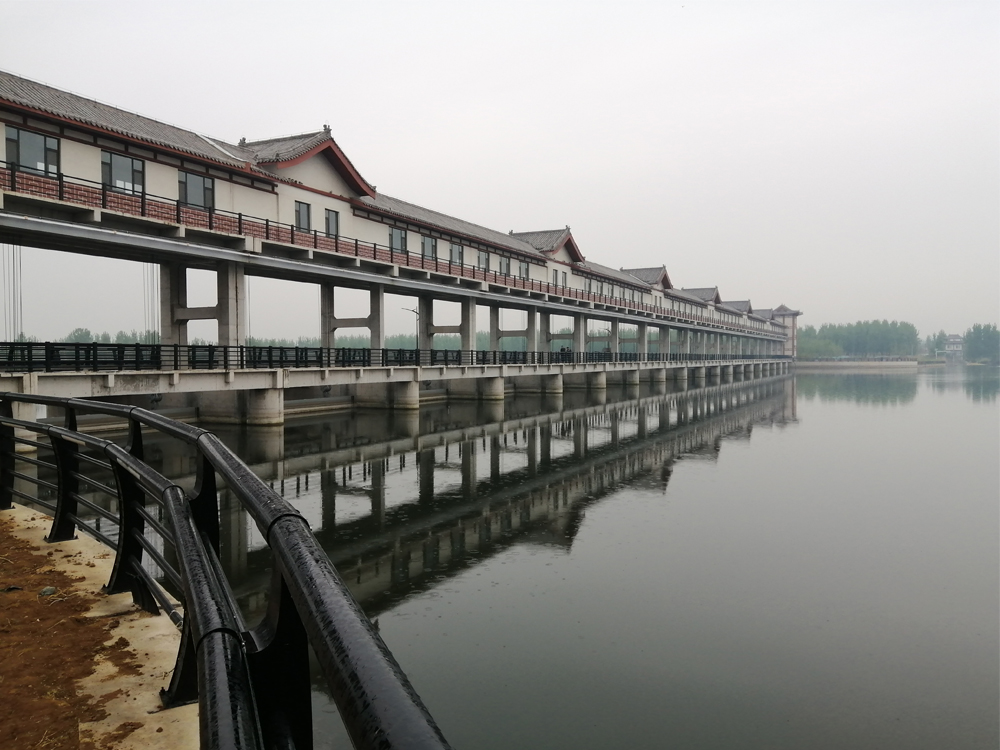 曲阜市泗河红旗闸，12孔钢闸门及双吊点固定式启闭机