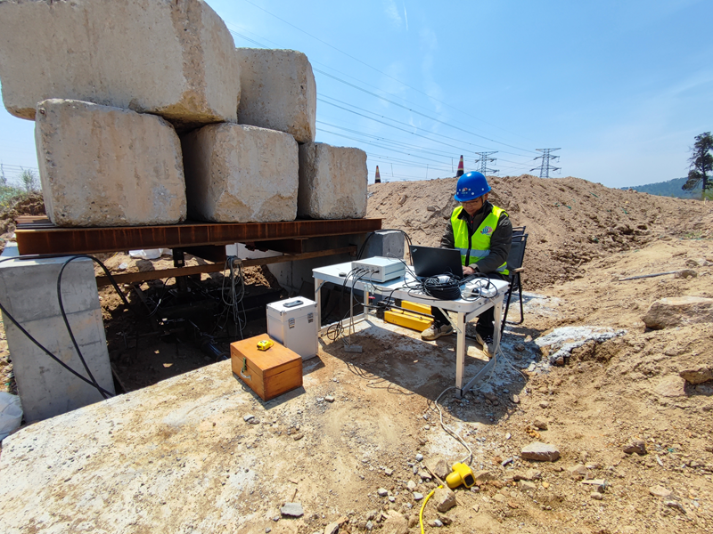 聚焦“一线” | 勘察院：万华烟台工业园堆坡体原位直剪试验